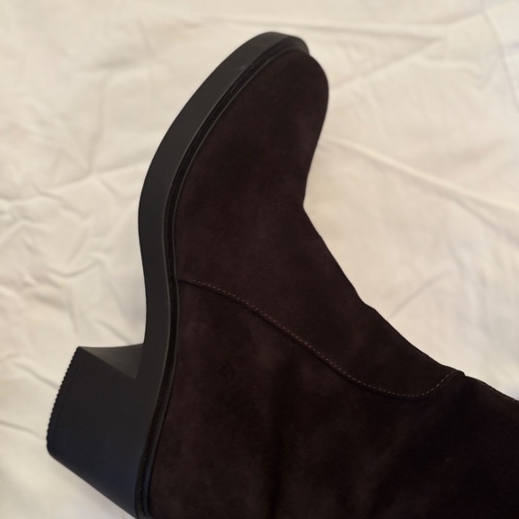 Boots - Picture 4 of 8